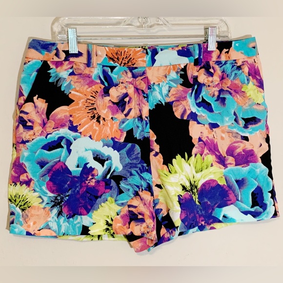 Worthington (size 14) Bright Floral Shorts with pockets - Picture 2 of 9